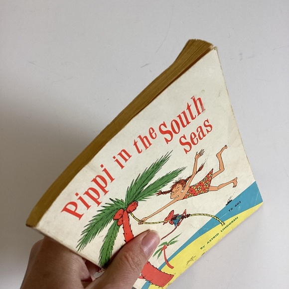 🛍️$5 Add-on🛍️ 1975 Pippi Longstocking book - Picture 2 of 5